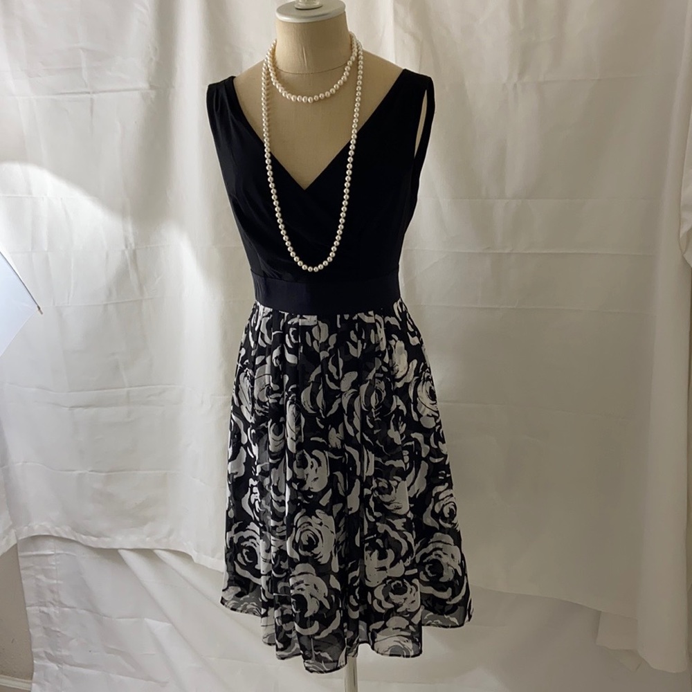 White House Black Market Black/White Rose Dress